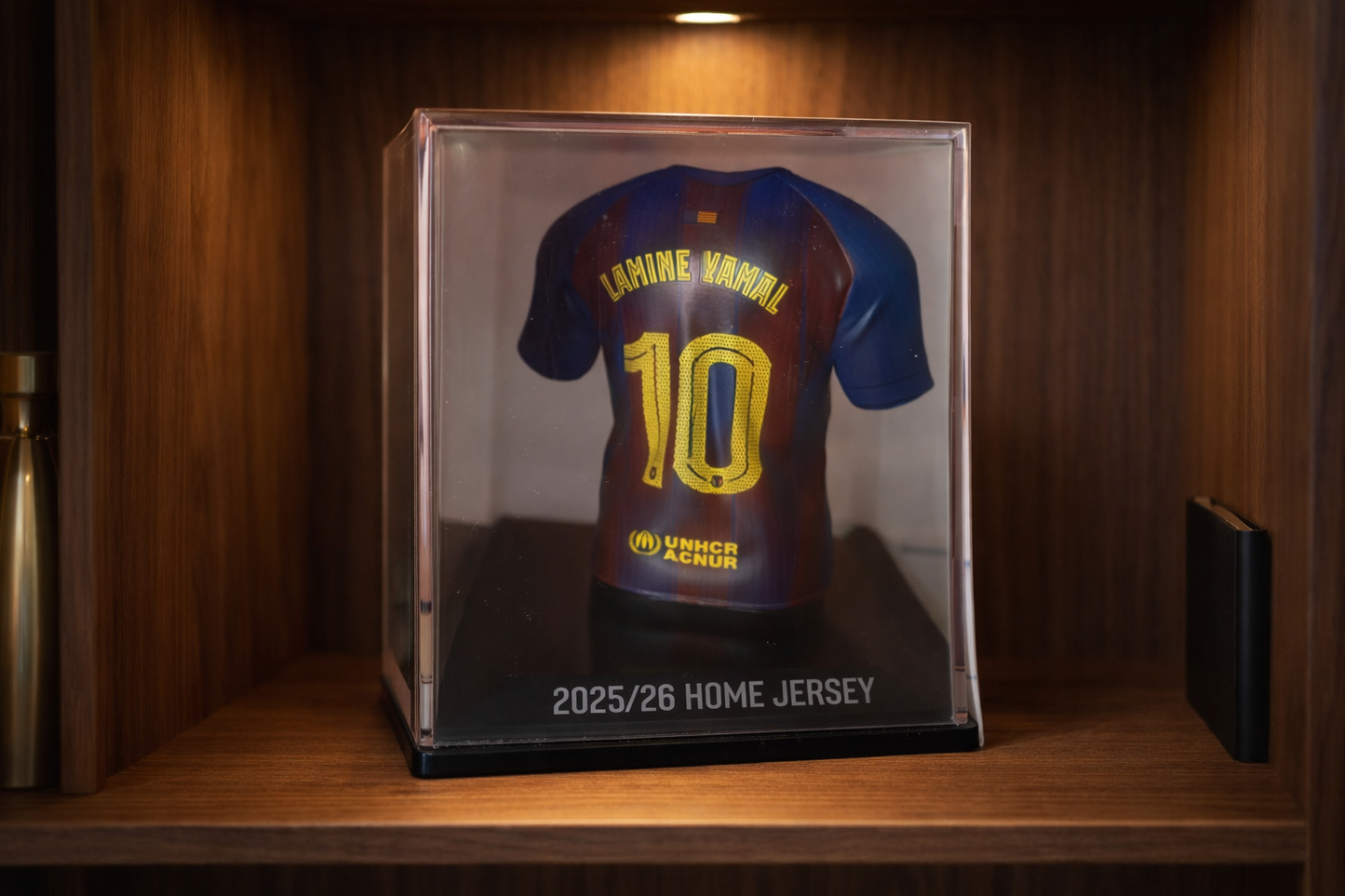 Mini Camiseta Lamine Yamal FC Barcelona 9.5 cm – Figura Oficial con Estuche, Edición Limitada